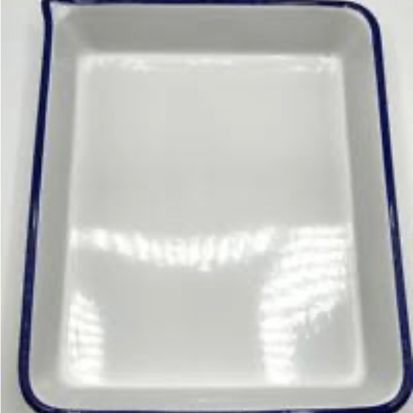 Vintage Enamel Tray w/built in pour spout - Picture 2 of 7